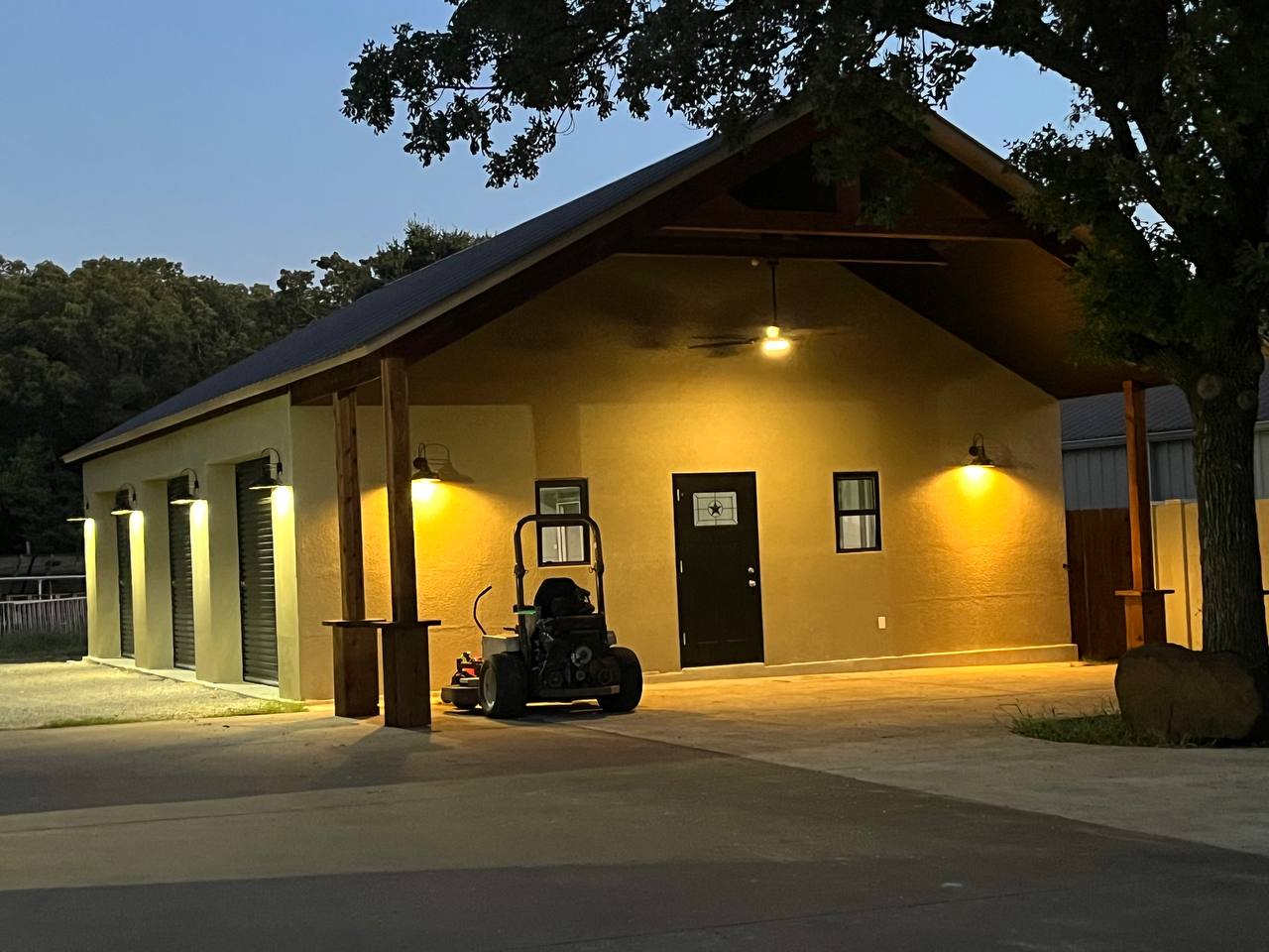 Residential home front and side — Dallas County, Texas